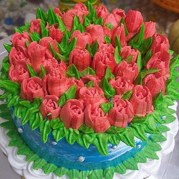 Detailed cake decor
